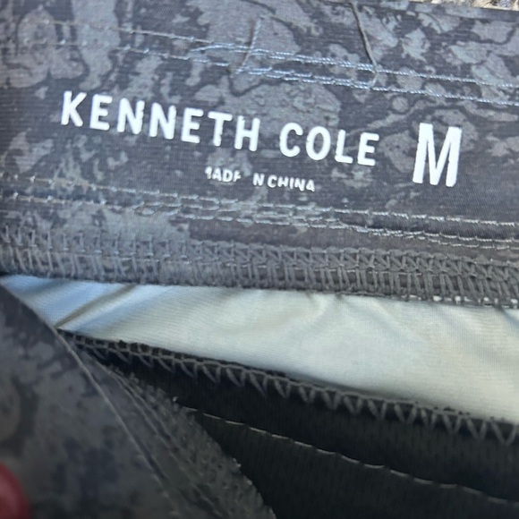 Kenneth Cole Lightweihht 4 way Stretch Wayer Repellant Shorts size medium - Picture 3 of 6